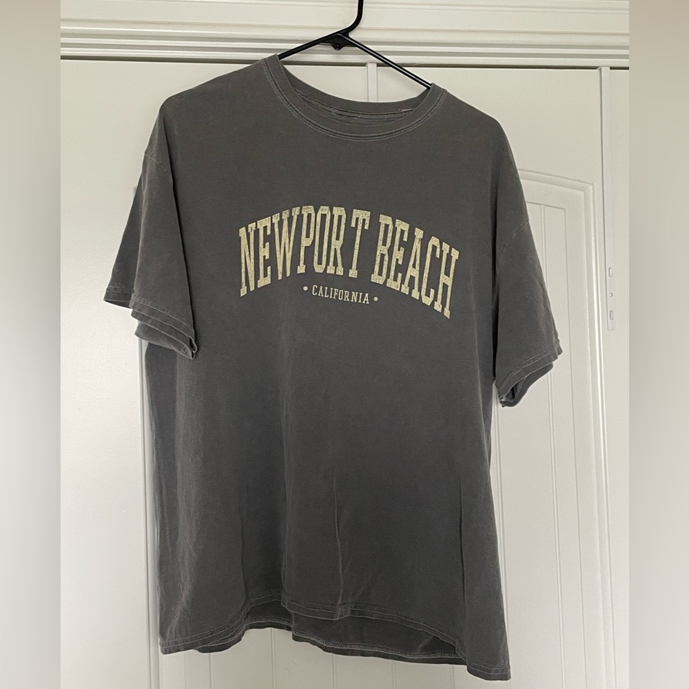 Trendy t shirt, no flaws, vintage looking :) Size XLarge.